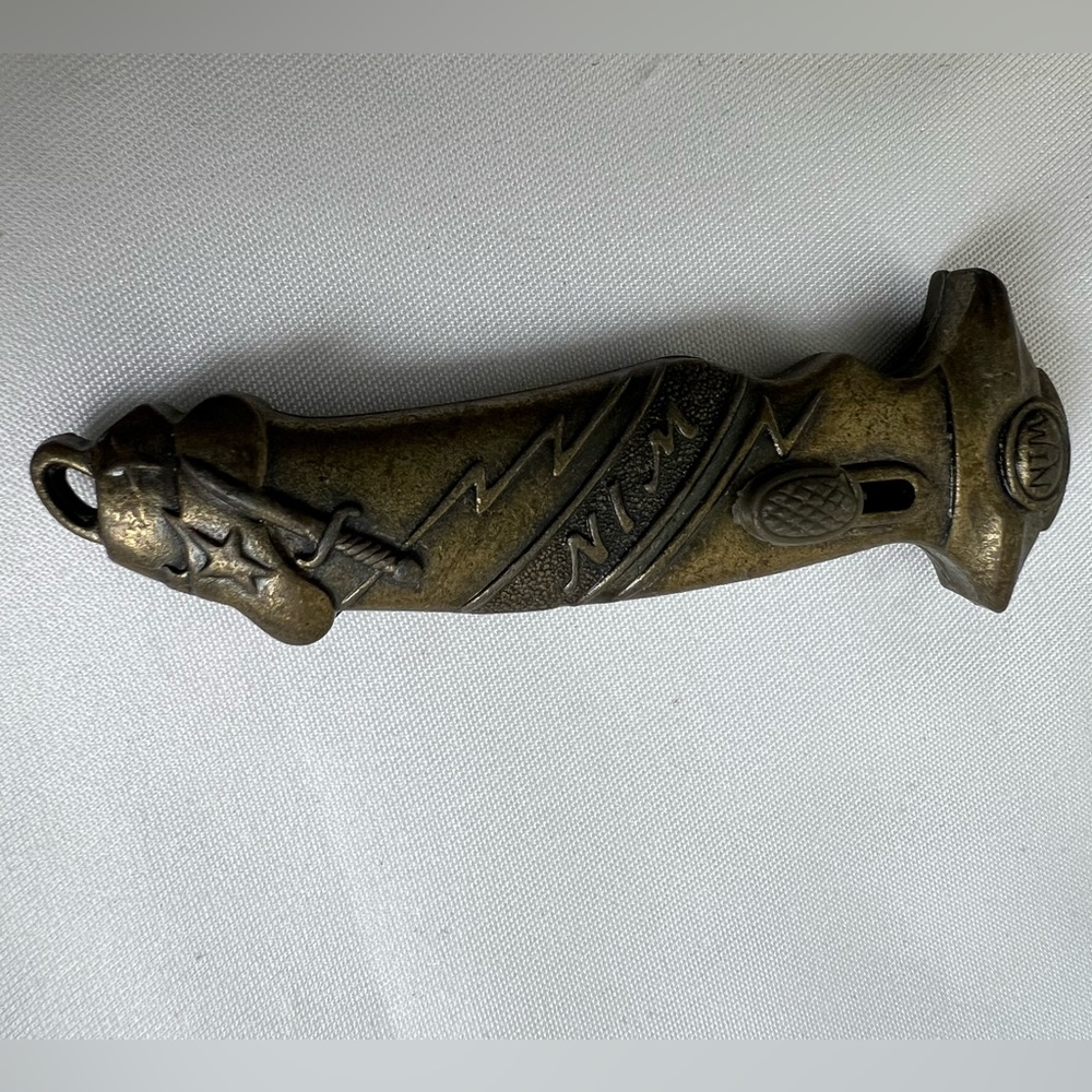 TOPS UNIQUE WIN KEYCHAIN SWITCHBLADE KNIFE VINTAGE STILETTO.
